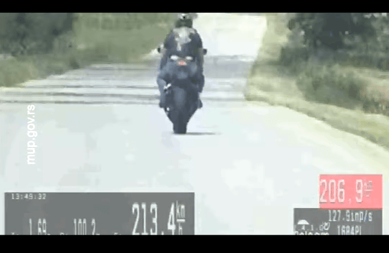 Fotografija uz vest: OD PONEDELjKA STROŽE KONTROLE U SAOBRAĆAJU: MUP posebno prati pešake i motoriste