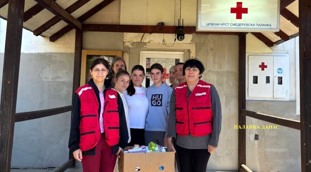 Fotografija uz vest: UČENICI IZ GOLOBOKA U POSETI CRVENOM KRSTU